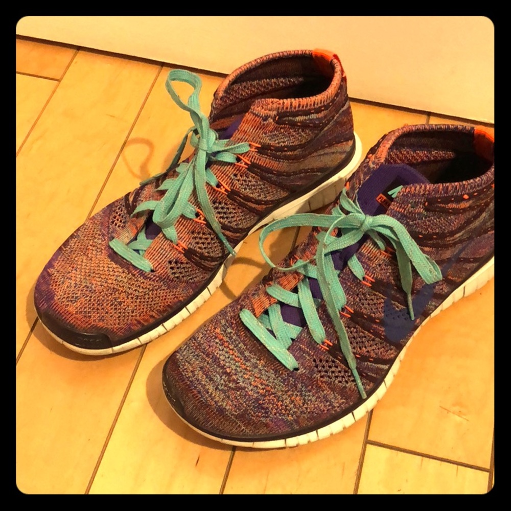 Nike women’s Flyknit Chukka hightop size 9